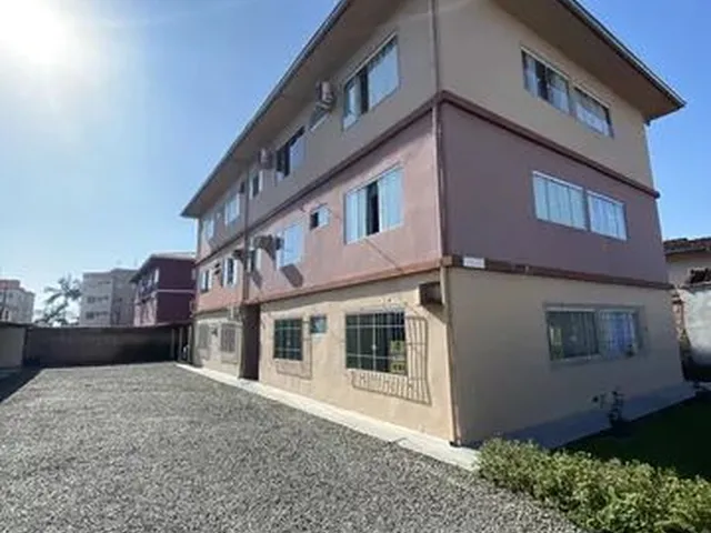 Imagem: O apartamento possui 2 Dormitórios, 1 Banheiro, 1 Vaga na