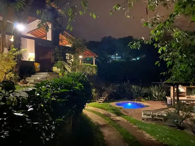 Imagem: A casa em condomínio possui 3 Dormitórios, 3 Suítes, 2