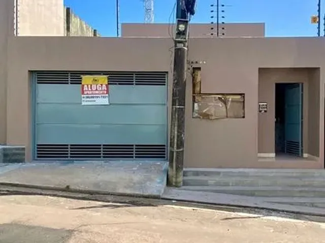 Imagem: A casa possui 3 Dormitórios, 2 Banheiros, 2 Vagas na