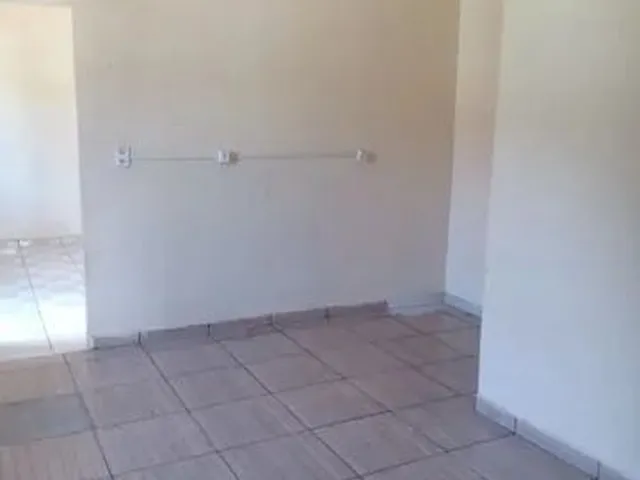 Imagem: A casa possui 3 Dormitórios, 1 Vaga na garagem, 45m² de