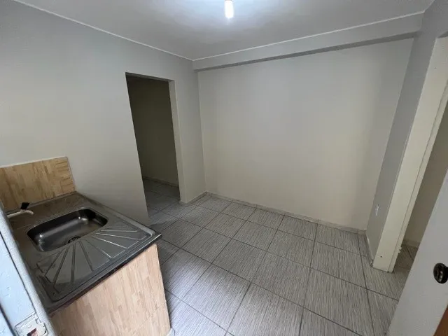 Imagem 8: Alugo Casa com 1 Quarto de Fundos 17 Oeste