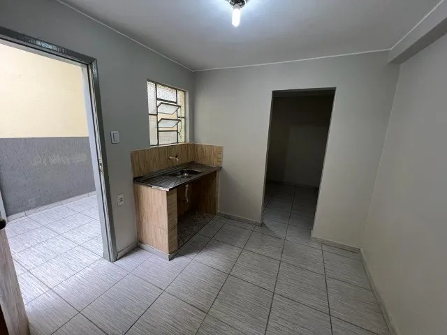 Imagem 10: Alugo Casa com 1 Quarto de Fundos 17 Oeste