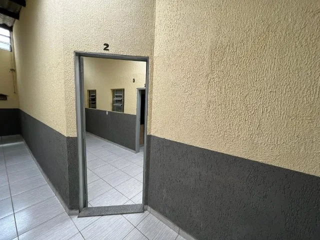Imagem 3: Alugo Casa com 1 Quarto de Fundos 17 Oeste