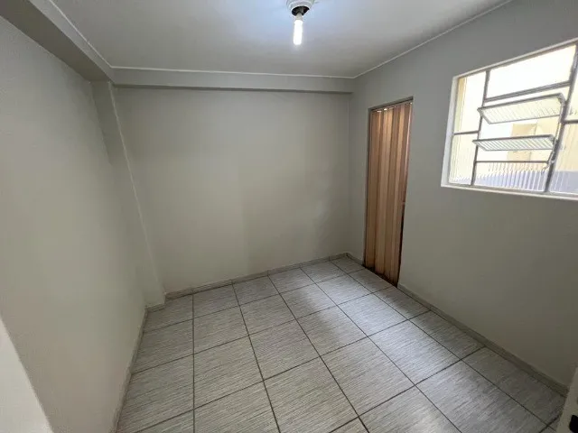 Imagem 9: Alugo Casa com 1 Quarto de Fundos 17 Oeste