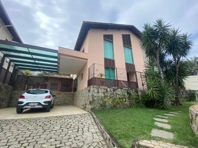 Imagem: A casa possui 5 Dormitórios, 4 Suítes, 5 Banheiros, 4