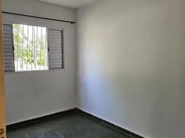 Imagem: O apartamento possui 2 Dormitórios, 1 Banheiro e está