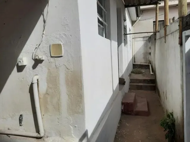 Imagem: Barracão de com Área Privativa de Um Quarto