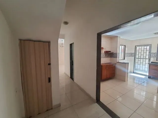 Imagem 8: Ótima Casa com 2 Suítes e Garagem na Wallace Paes Leme Prox. Mirandela Ac. Carta!