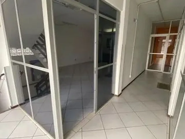 Imagem 2: Sala Comercial no Saguaçú com 0 Quartos para Locação, 70 M²