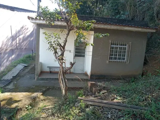 Imagem: A casa possui 2 Dormitórios, 1 Banheiro e está localizado