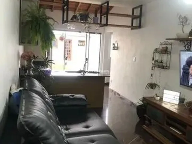 Imagem: A casa possui 3 Dormitórios, 1 Suíte, 2 Banheiros, 1 Vaga