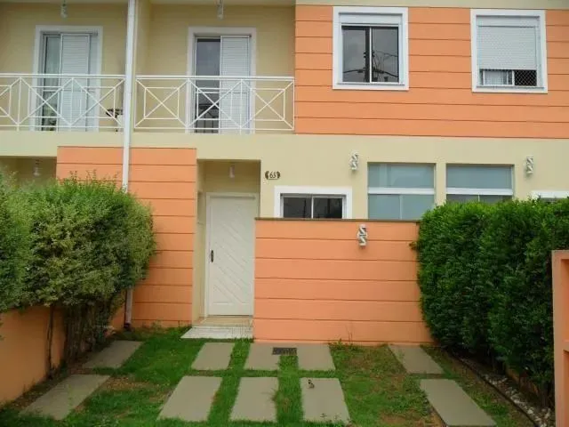 Imagem: A casa possui 3 Dormitórios, 1 Suíte, 2 Banheiros, 2