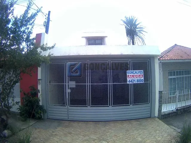 Imagem: A casa possui 3 Dormitórios, 3 Suítes, 4 Banheiros, 3