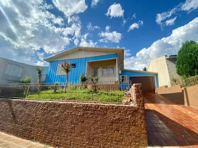 Imagem: Casa de 3 Dormitórios em Rua Bem Localizada