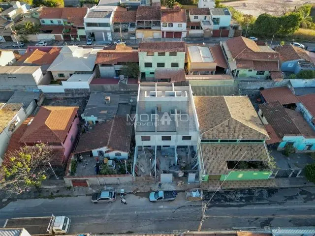 Imagem: Casa À Venda, 3 Quartos, 1 Suíte, 2 Vagas