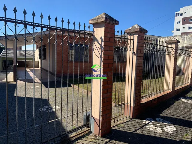 Imagem: Casa com 4 Quartos na Nova Rússia