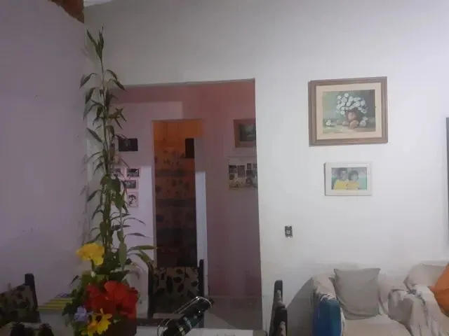 Imagem: A casa possui 3 Dormitórios, 2 Suítes, 2 Banheiros, 4