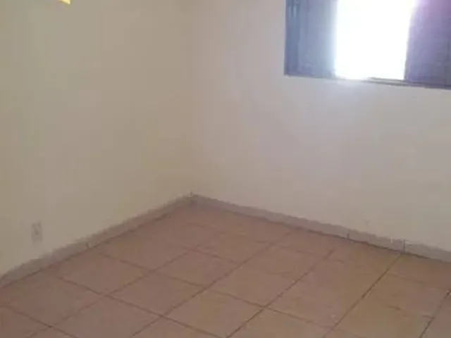 Imagem 2: Casa com 2 Dormitórios À Venda por R$ 120.000,00 - Setor de Chácaras Anhangüera C