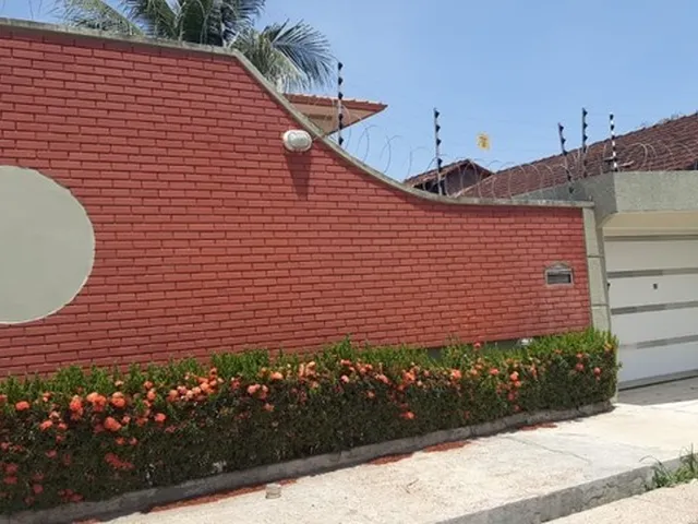 Imagem: A casa possui 5 Dormitórios, 3 Suítes, 4 Banheiros, 3