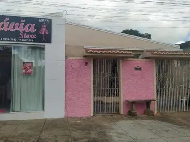 Imagem: A casa possui 3 Dormitórios, 3 Banheiros, 1 Vaga na