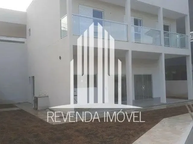 Imagem: A casa em condomínio possui 3 Dormitórios, 3 Suítes, 4