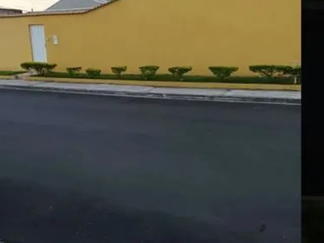 Imagem: A casa possui 2 Dormitórios, 3 Banheiros, 5 Vagas na