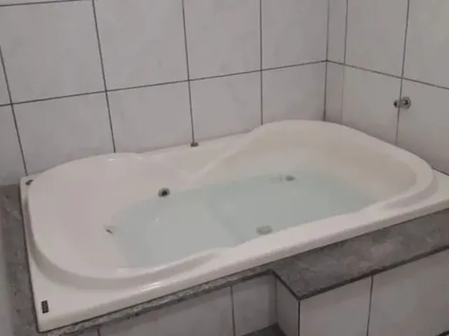 Imagem 2: Casa no Parque 10 Semi Mobiliada, 4 Qts com 2 Suítes/ Reformada com Poço Artesiano