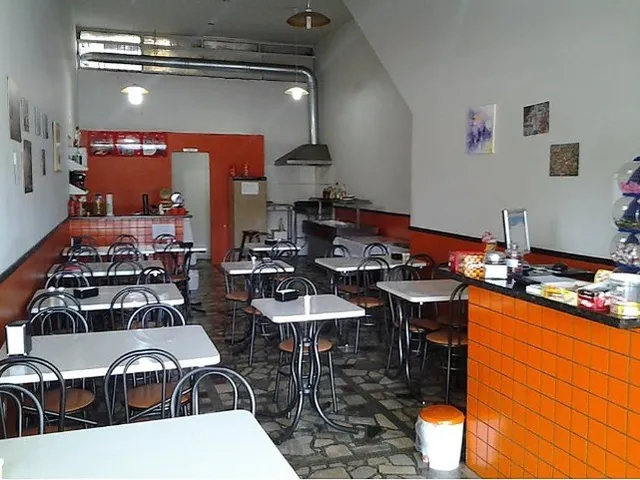 Imagem: O depósito possui Acomodam 70 pessoas e está localizado