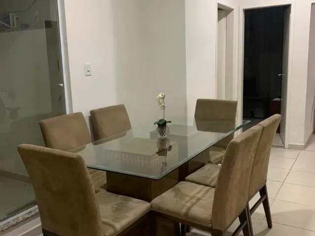 Imagem: A casa possui 3 Dormitórios, 2 Banheiros, 2 Vagas na