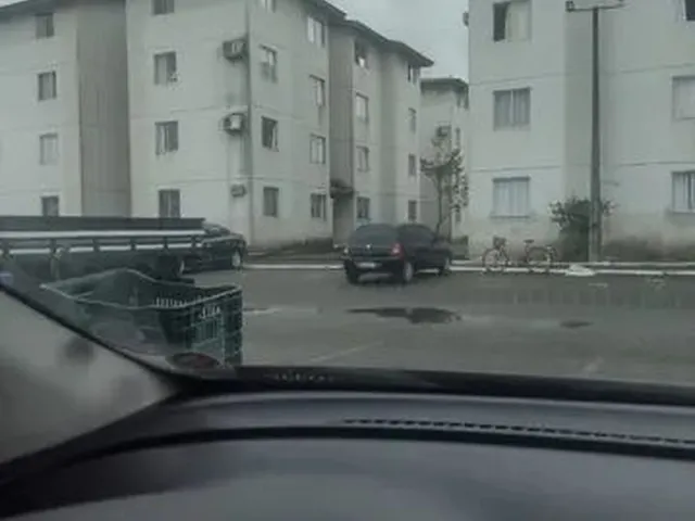 Imagem: O apartamento possui 2 Dormitórios, 1 Banheiro, 1 Vaga na