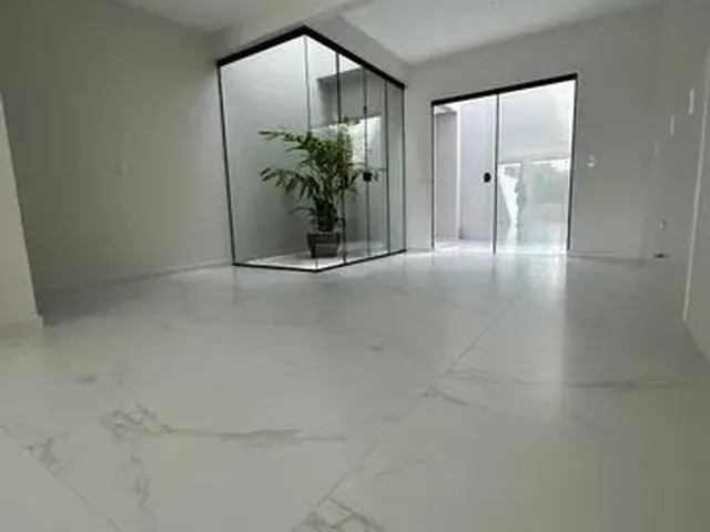 Imagem 7: Sobrado Moderno, 2 Suítes+1 Quarto, Piso Laminado, Área com Churrasqueira, Taboleiro