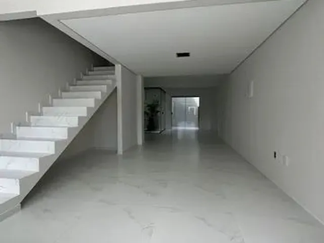 Imagem 9: Sobrado Moderno, 2 Suítes+1 Quarto, Piso Laminado, Área com Churrasqueira, Taboleiro