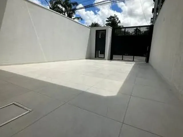 Imagem 2: Sobrado Moderno, 2 Suítes+1 Quarto, Piso Laminado, Área com Churrasqueira, Taboleiro