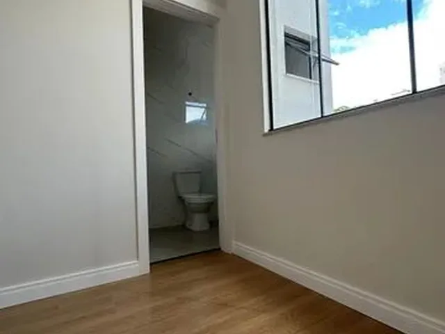 Imagem 11: Sobrado Moderno, 2 Suítes+1 Quarto, Piso Laminado, Área com Churrasqueira, Taboleiro