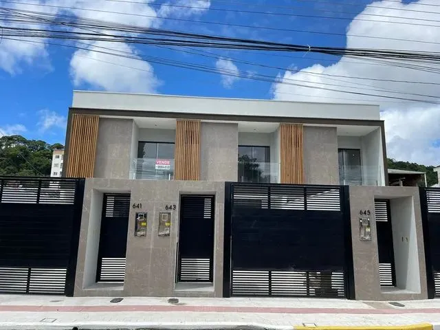 Imagem 3: Sobrado Moderno, 2 Suítes+1 Quarto, Piso Laminado, Área com Churrasqueira, Taboleiro