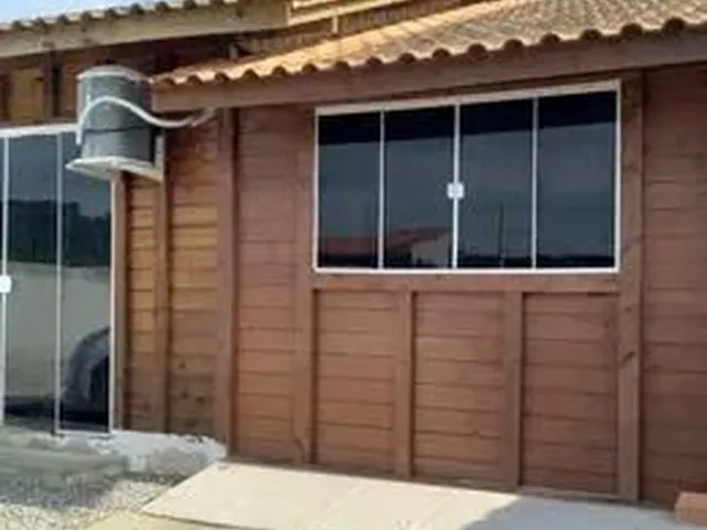 Imagem: A casa possui 2 Dormitórios, 1 Banheiro, 3 Vagas na