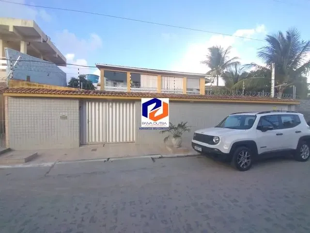 Imagem: A casa possui 3 Dormitórios, 2 Suítes, 3 Banheiros,