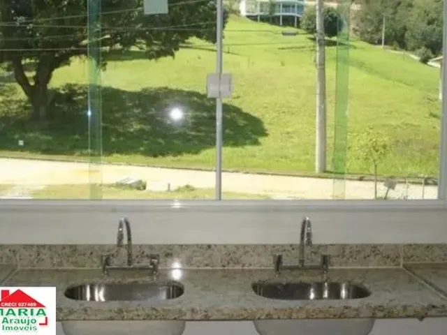 Imagem 2: Casa com 4 Quartos no Condominio Pedra Verde Cod:17