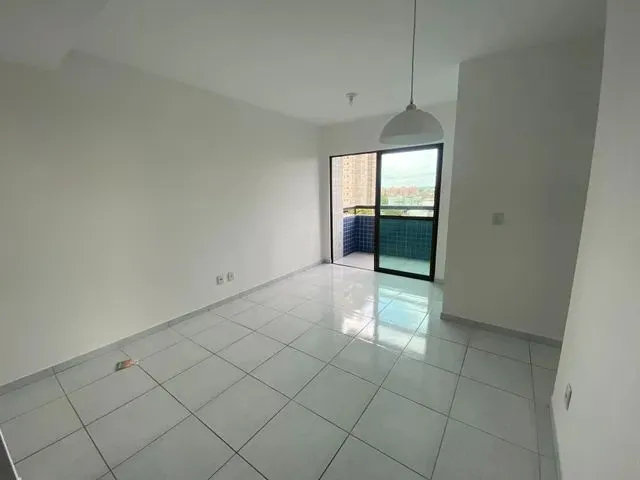Imagem: O apartamento possui 2 Dormitórios, 1 Suíte, 1 Banheiro,
