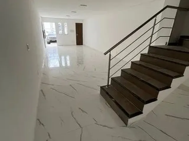 Imagem: Adrianópolis - Casa Duplex para Locação