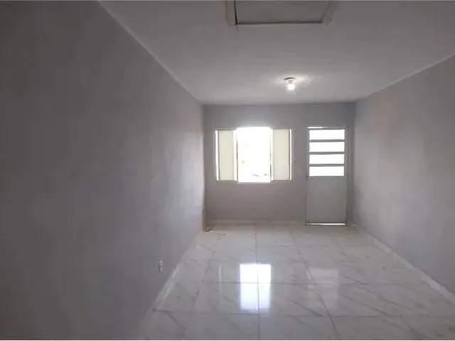 Imagem 2: Aluga Se Casa Linear 2 Quartos em Condomínio!