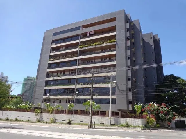 Imagem: O apartamento possui 4 Dormitórios, 2 Suítes, 1 Banheiro,