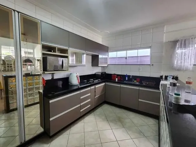 Imagem 9: Casa para Venda com 190 Metros Quadrados com 3 Quartos em Parque Jacaraípe - Serra - Es