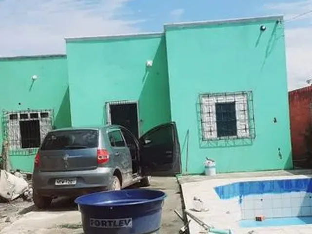 Imagem: Vende-Se Uma Casa Murada