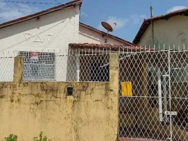 Imagem: A casa possui 3 Dormitórios, 1 Suíte, 2 Banheiros, 1 Vaga