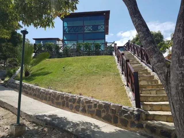 Imagem: Casa de Condomínio com 3 Quartos em Gravatá