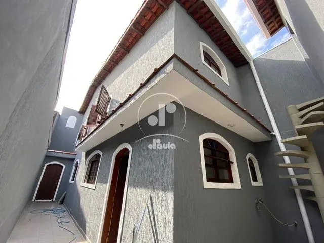 Imagem: A casa possui 3 Dormitórios, 1 Suíte, 3 Banheiros, 2