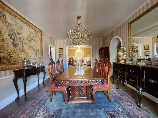 Imagem: Casa com 7 Quartos À Venda, 585 M² por