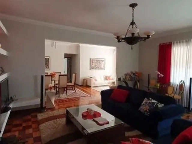 Imagem: Casa com 4 Dormitórios À Venda, 1676 M²