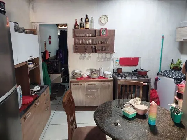 Imagem 3: Vendo Casa em Rua Comercial . Ótimo para Quem Quer Morar Ou Colocar Um Comércio